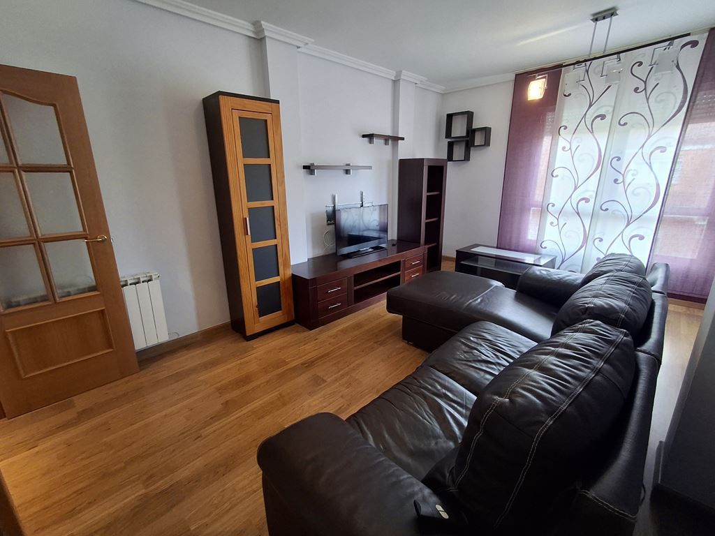 Sala de estar de Piso en venta en La Roda con Calefacción, Terraza y Trastero