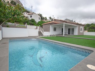 Villa con piscina in vendita a Maryvilla