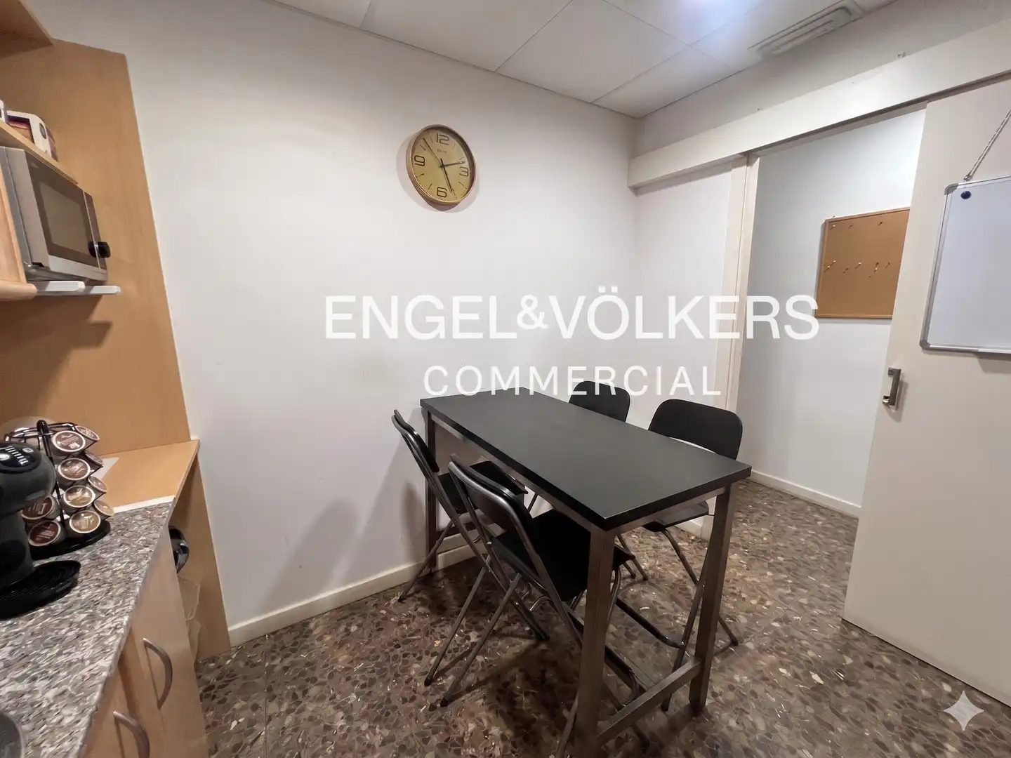 Office for sale in Barcelona  with Air Conditioner and Furnished