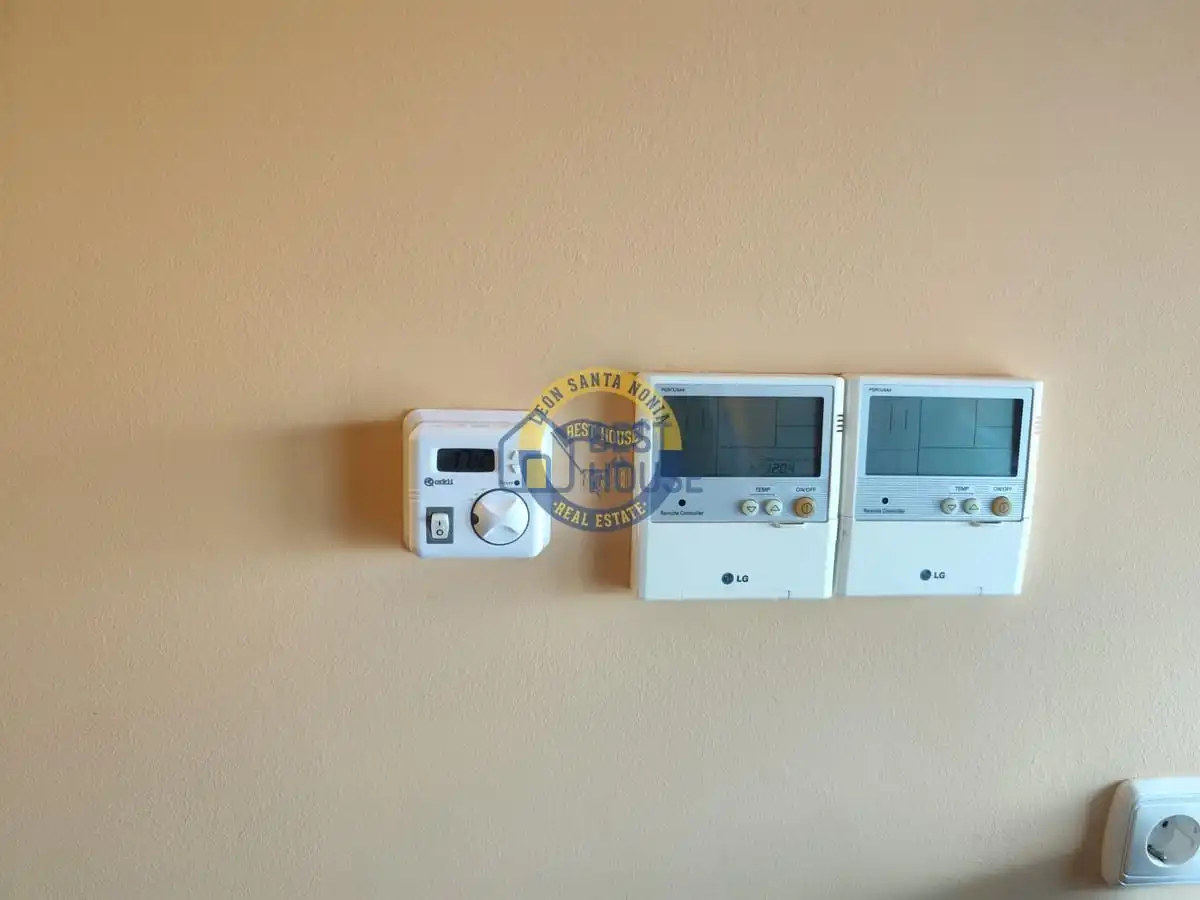 Commercial properties for sale in Villamañán  with Air Conditioner, Parquet flooring and Terrace