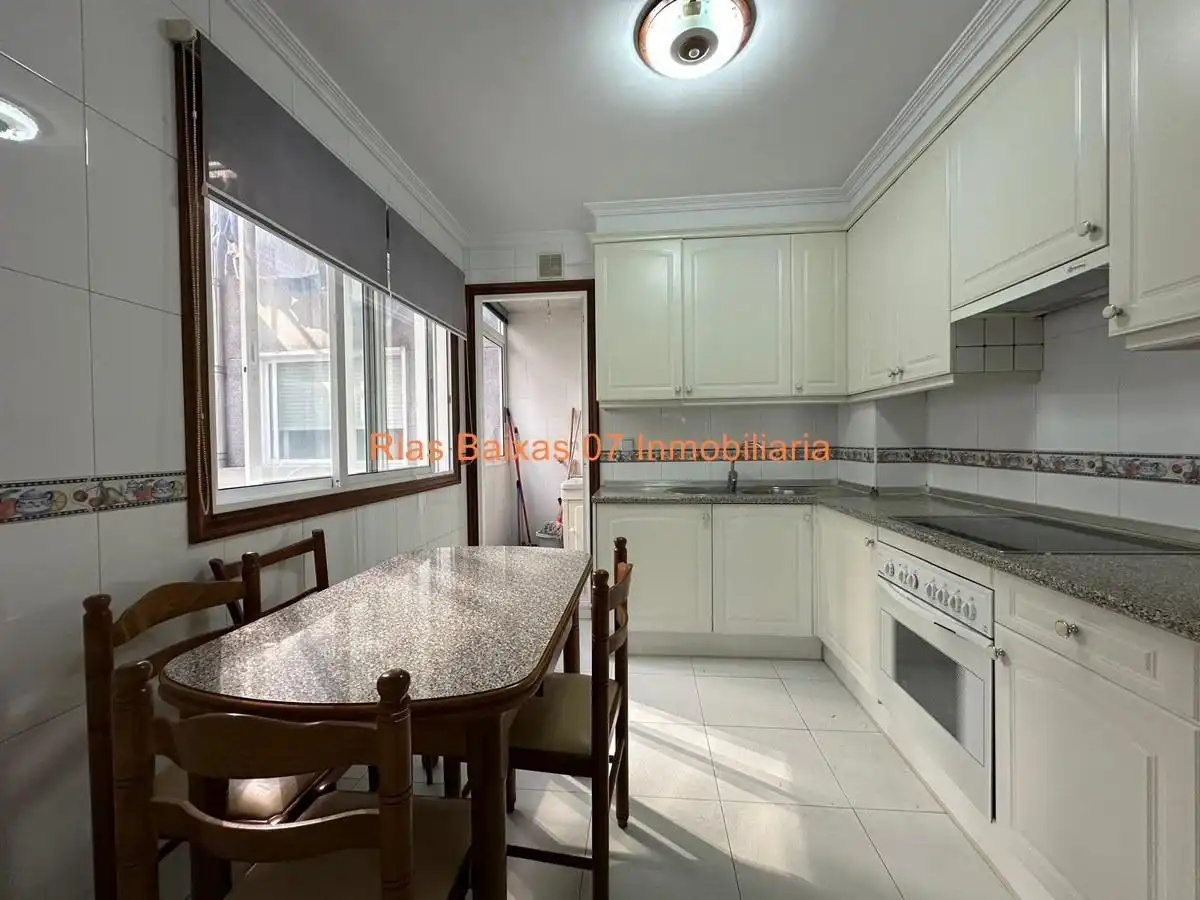 Vista exterior de Piso en venta en Vigo  con Calefacción