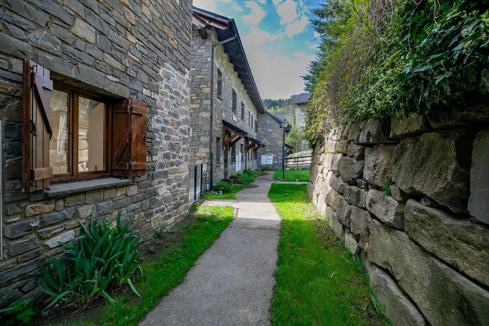 Exterior view of Flat for sale in Biescas  with Heating, Private garden and Terrace