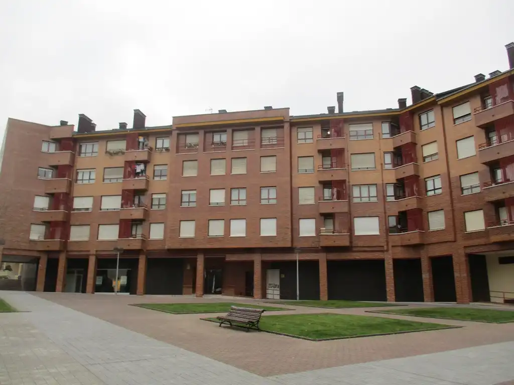 Vista exterior de Pis en venda en Oviedo 