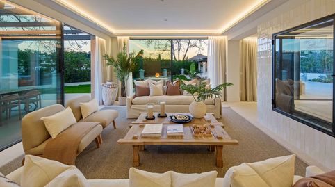 Villa en primera línea de golf en Los Naranjos Golf Club, Nueva Andalucía, en venta, imatge 3