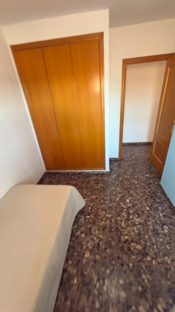 Bedroom of Flat for rent in Burjassot  with Furnished, Oven and Washing machine