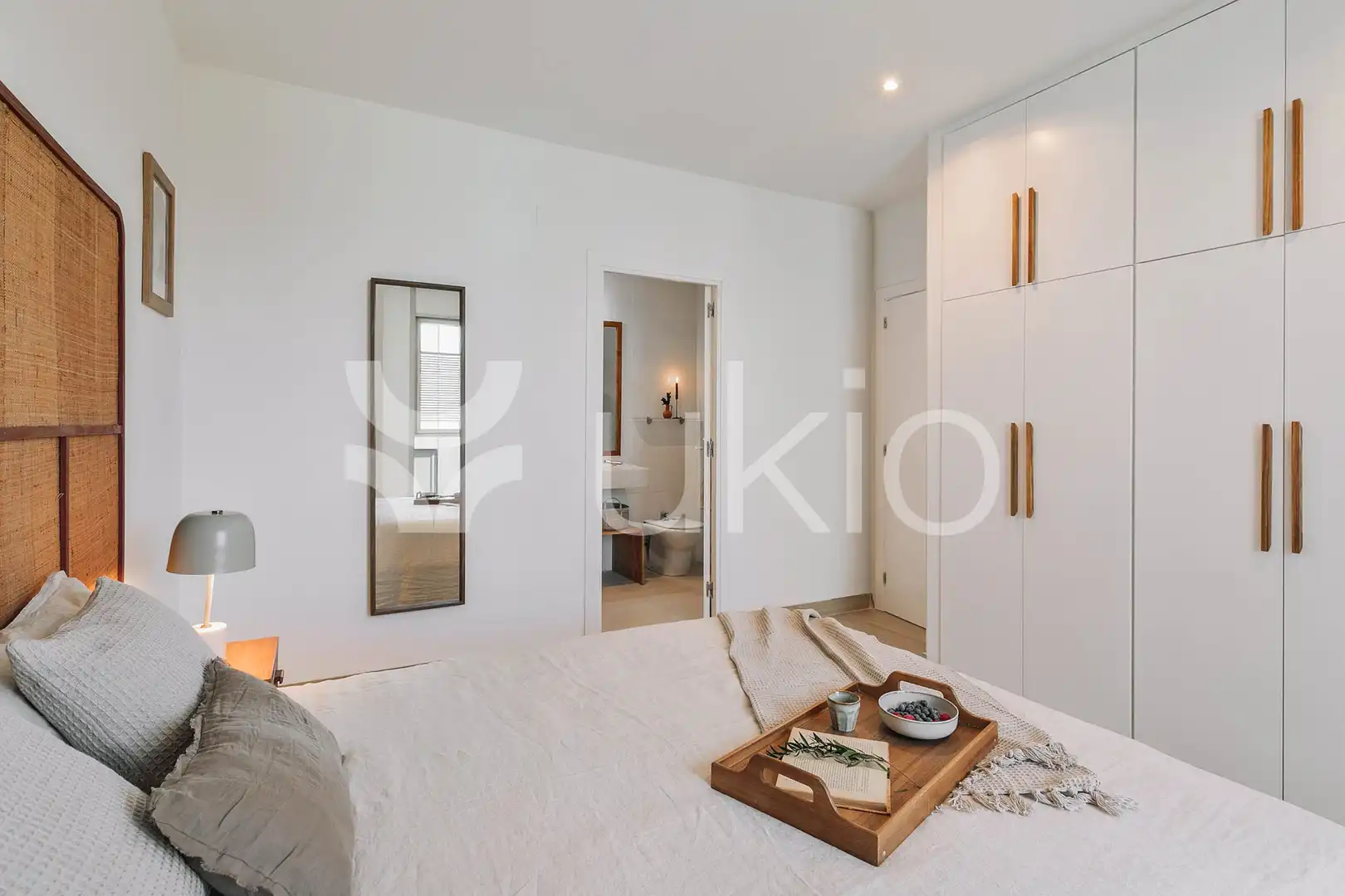 Dormitori de Apartament de lloguer en Barcelona amb Aire condicionat, Calefacció i Moblat