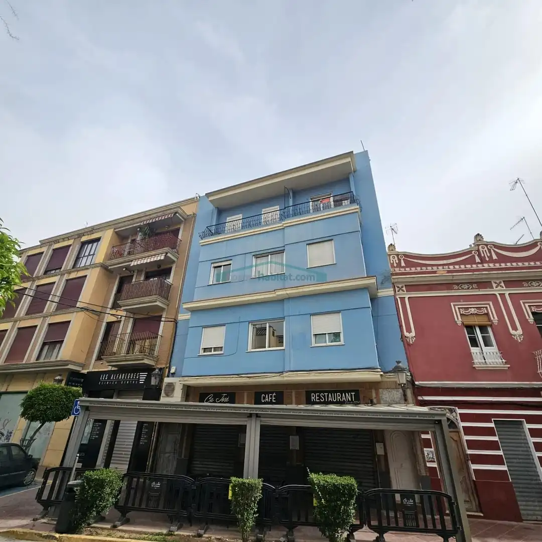 Außenansicht von Wohnung zum Verkauf in Bétera mit Klimaanlage, Terrasse und Balkon