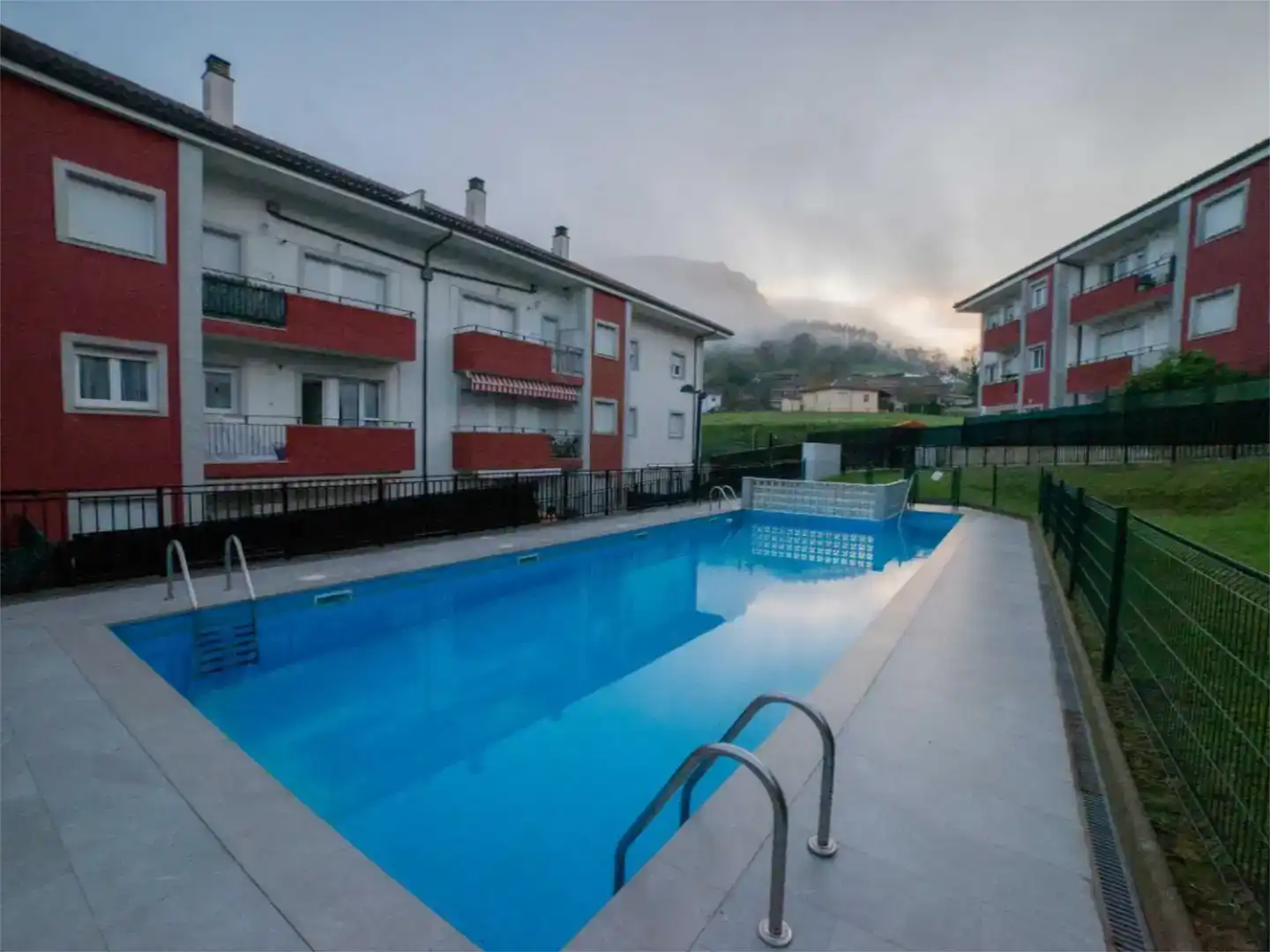 Piscina de Pis en venda en Ramales de la Victoria amb Piscina i Balcó