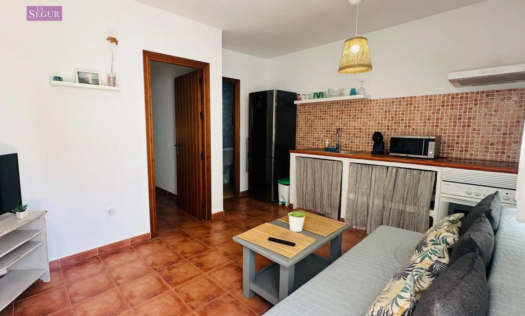 Sala d'estar de Casa o xalet en venda en Barbate amb Jardí privat, Terrassa i Moblat