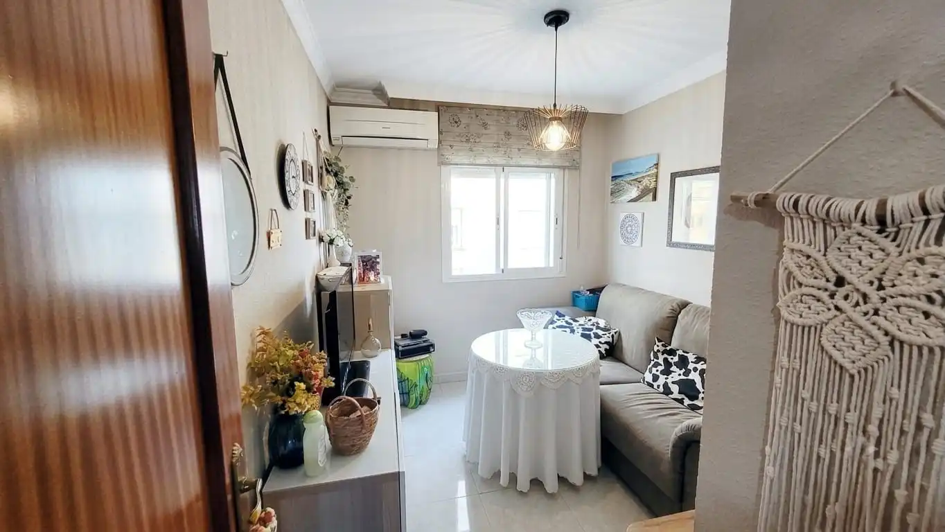 Sala de estar de Piso en venta en Rincón de la Victoria con Aire acondicionado, Trastero y Amueblado