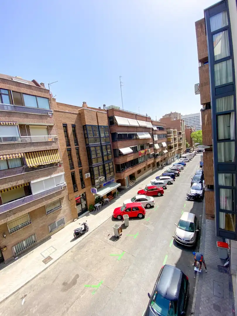 Außenansicht von Wohnung zur Miete in Madrid mit Klimaanlage, Heizung und Parkett