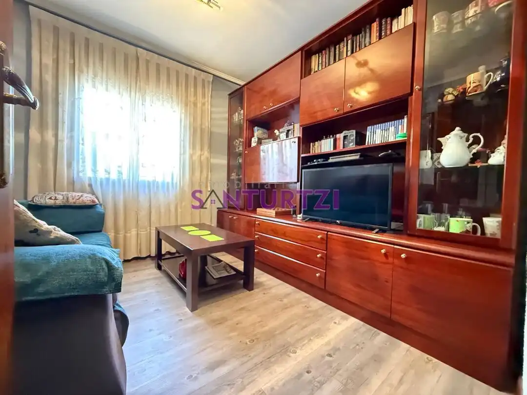 Sala d'estar de Pis en venda en Santurtzi  amb Calefacció