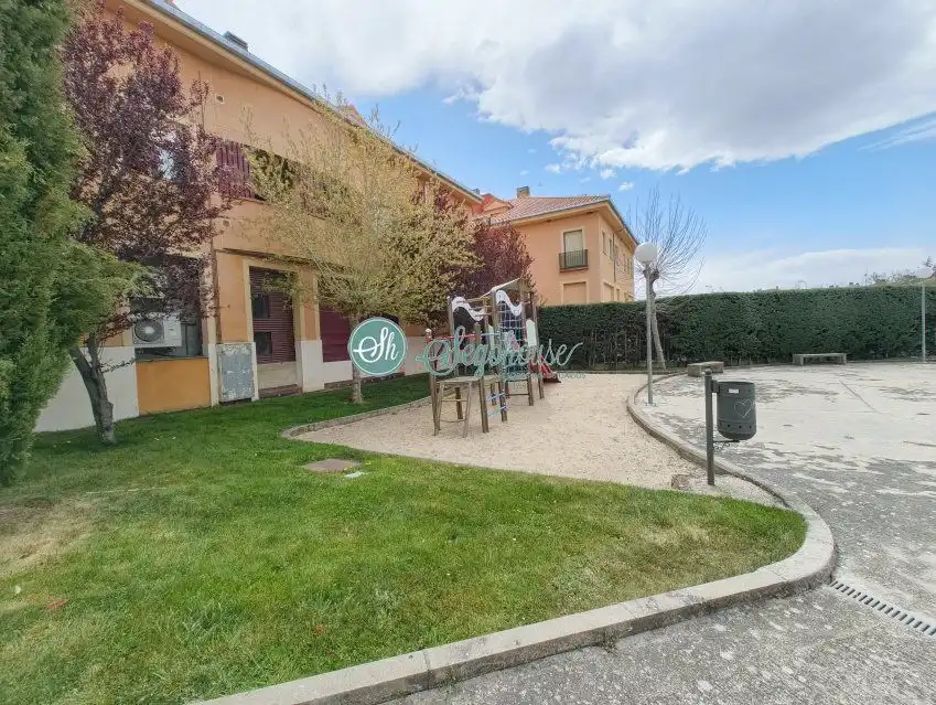 Vista exterior de Piso en venta en Torrecaballeros con Calefacción, Terraza y Amueblado