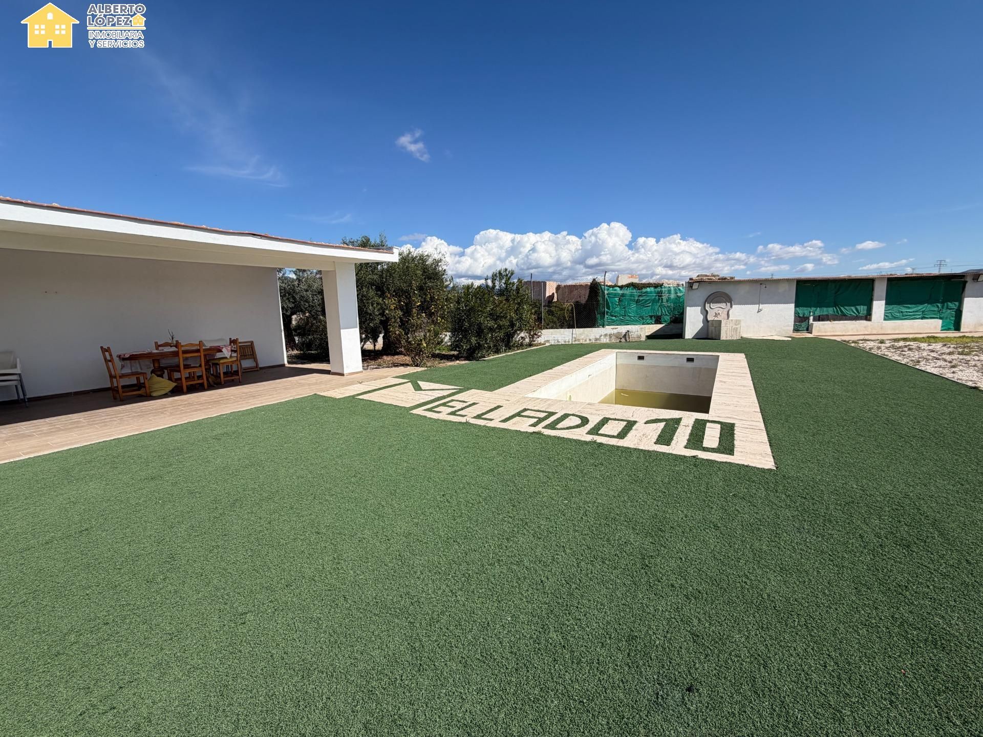 Terraza de Casa o chalet de alquiler en Novelda con Aire acondicionado, Jardín privado y Piscina