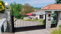 Außenansicht von Einfamilien-Reihenhaus zum verkauf in Hernialde mit Terrasse und Balkon