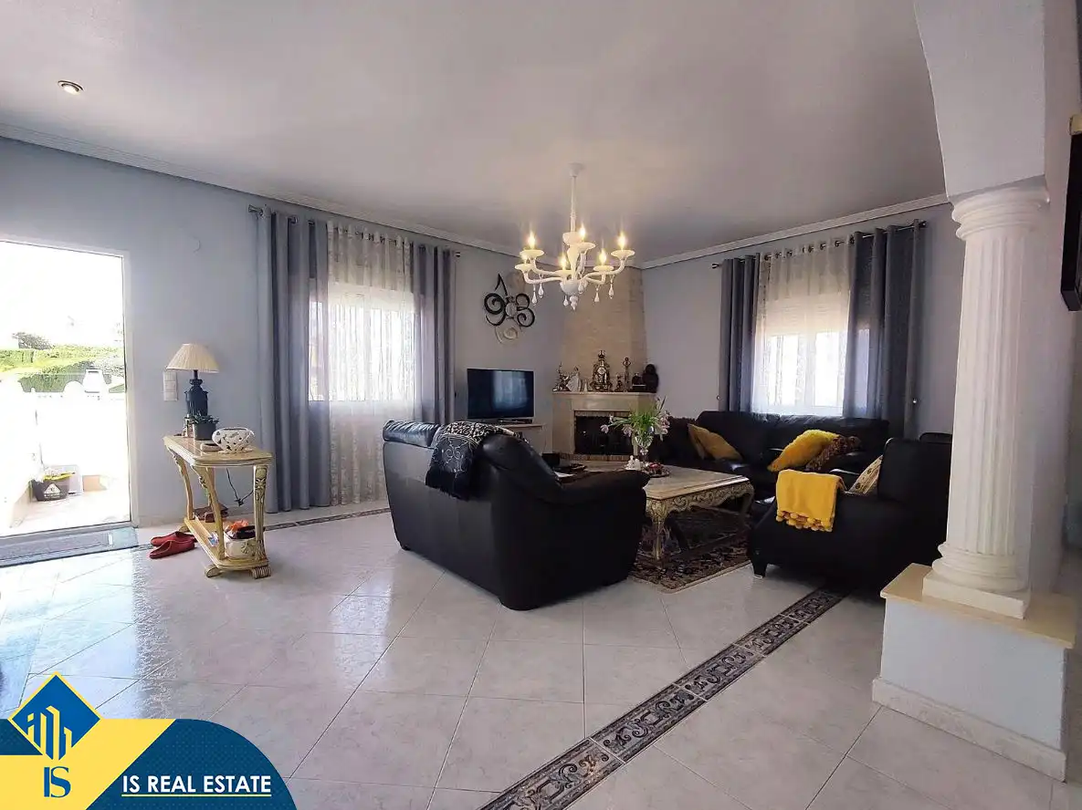 Chalet con piscina en venta en Los Balcones - Los Altos, imagen 2