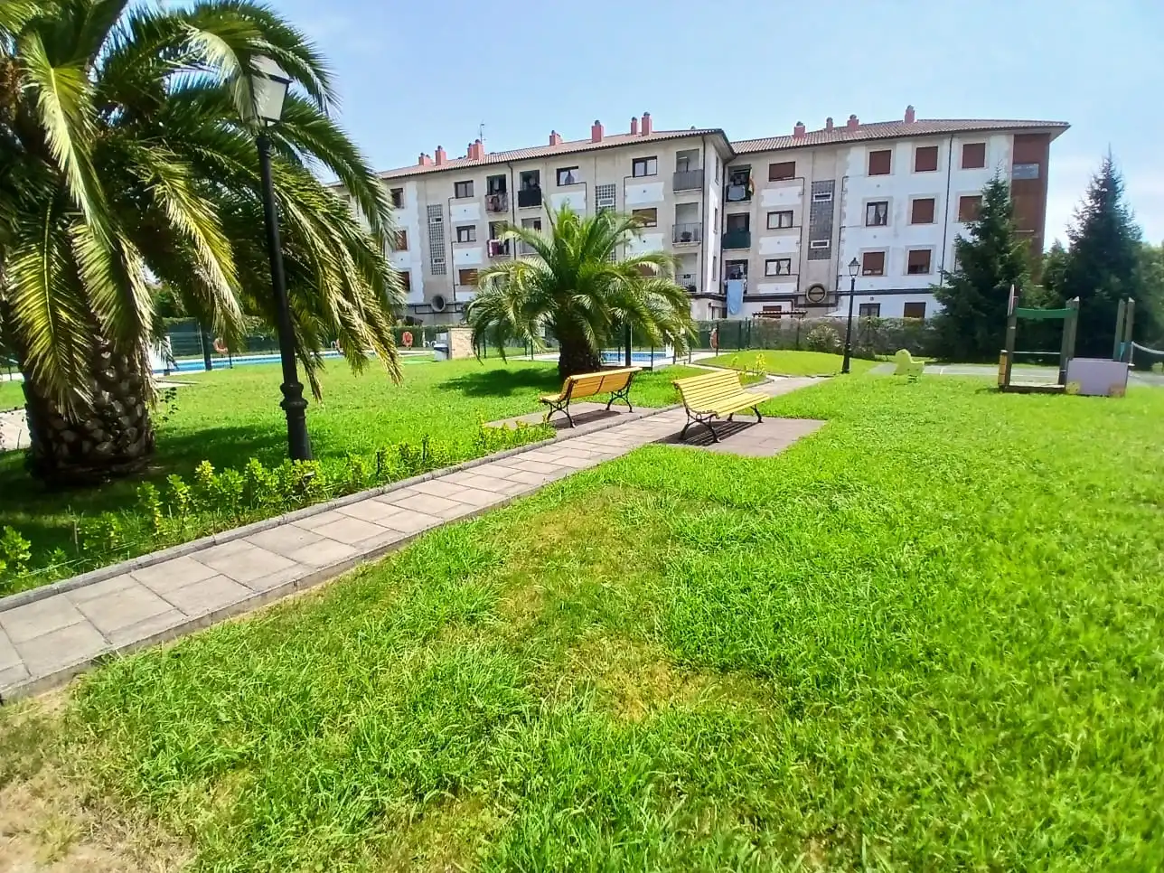 Vista exterior de Pis en venda en Bárcena de Cicero amb Calefacció, Moblat i Piscina comunitària