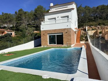 Detached house with balcony for sale in Olivella