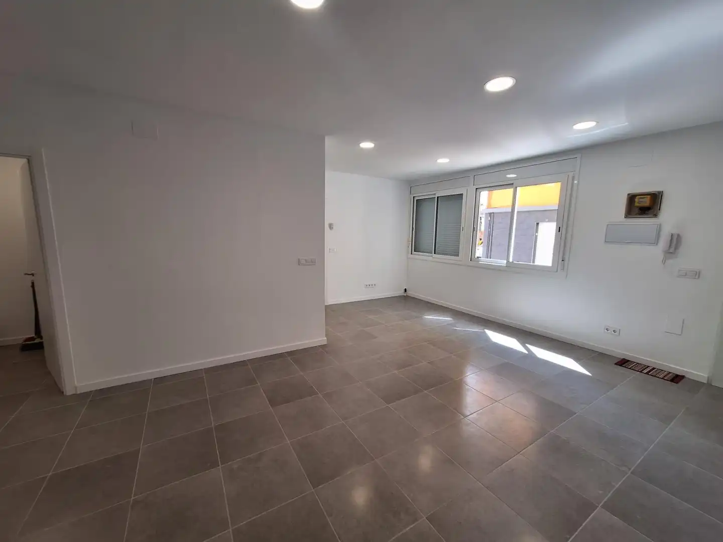 Ground floor for sale in Sabadell  with Alarm