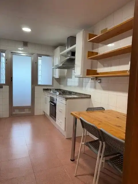 Küche von Wohnung zum Verkauf in Murcia mit Klimaanlage und Abstellraum