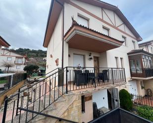 Vista exterior de Casa o xalet en venda en Oña amb Calefacció, Terrassa i Traster