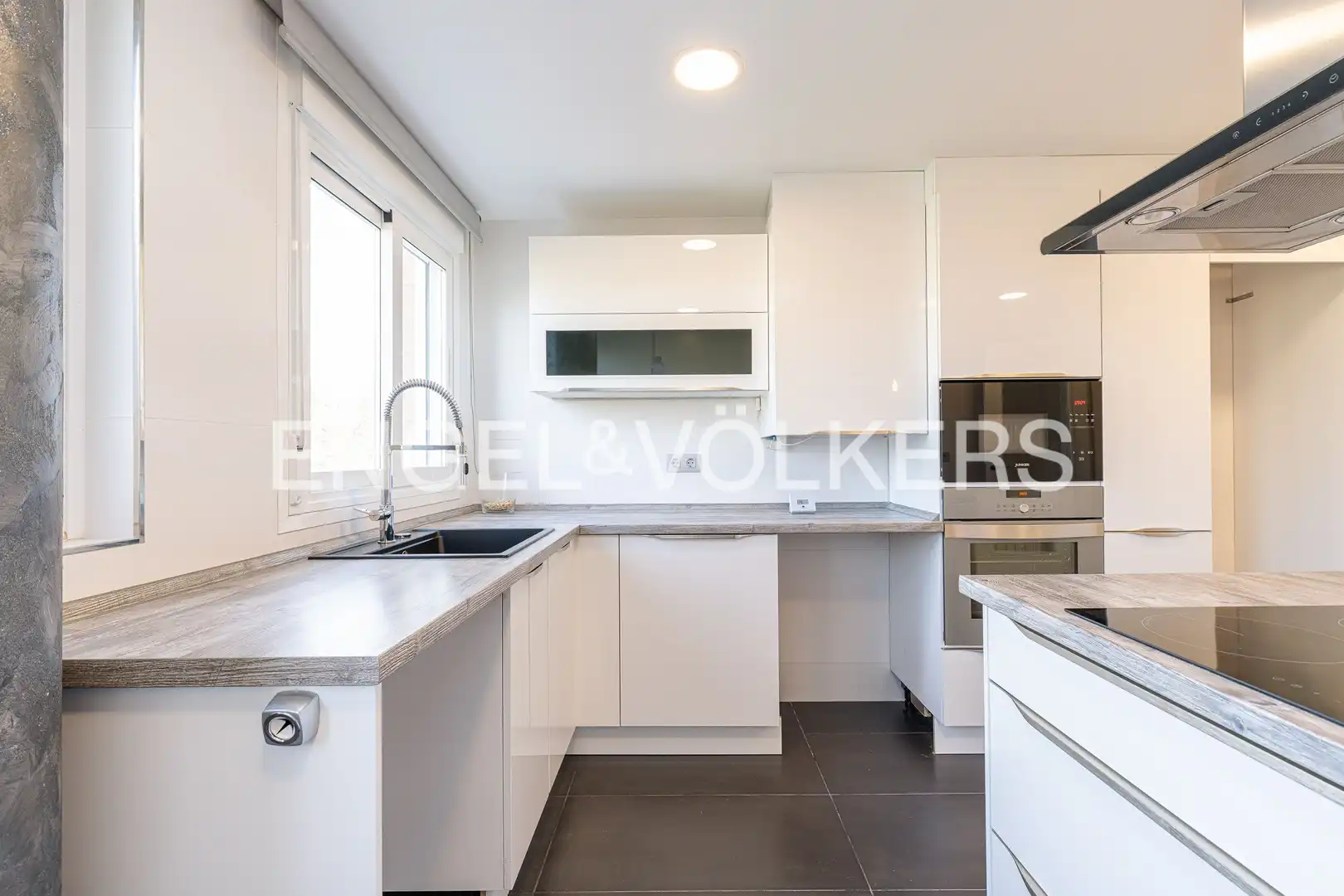 Cocina de Dúplex en venta en Alcorcón con Aire acondicionado, Calefacción y Jardín privado