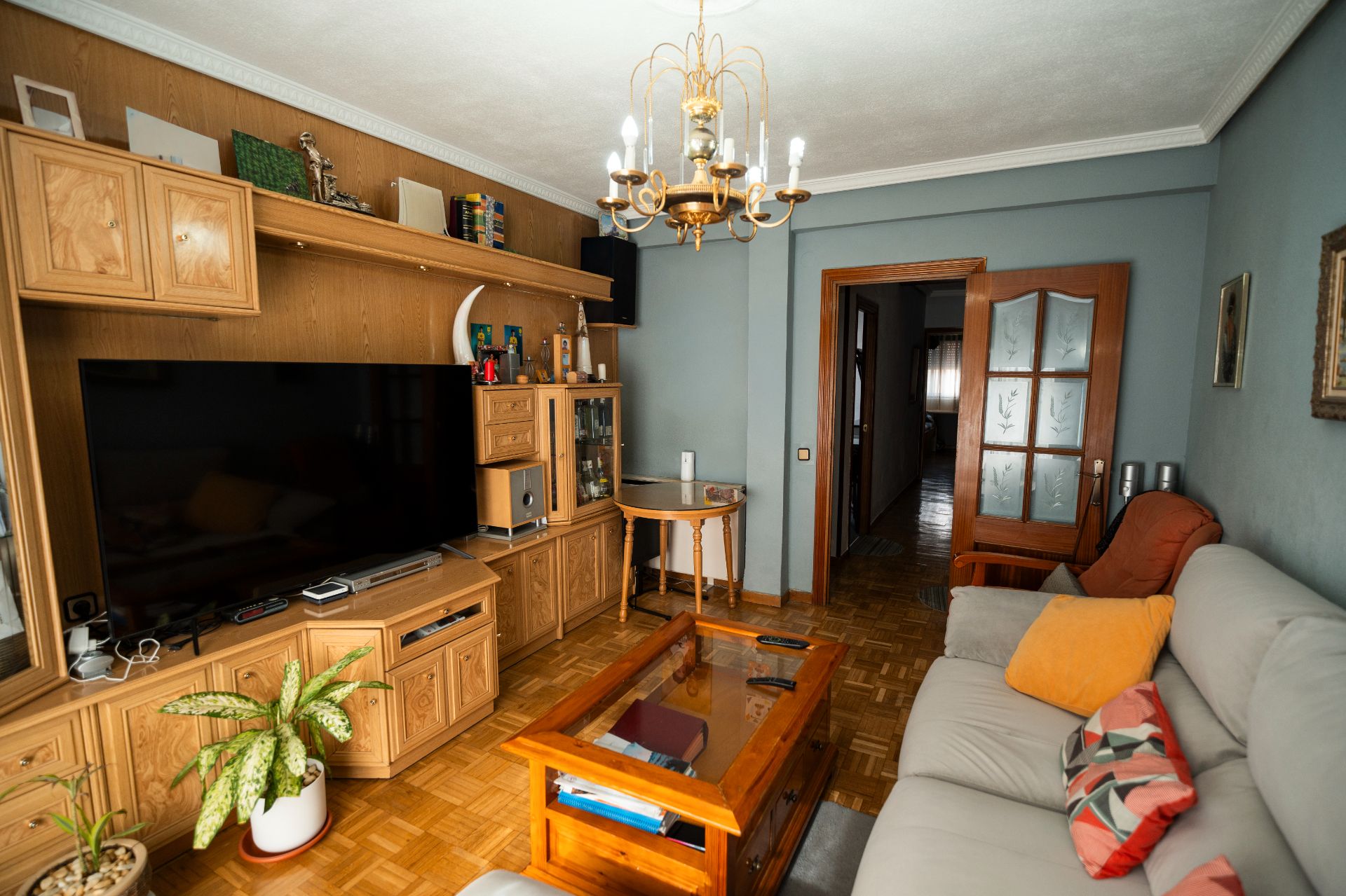 Sala d'estar de Pis en venda en  Madrid Capital amb Calefacció, Parquet i Terrassa