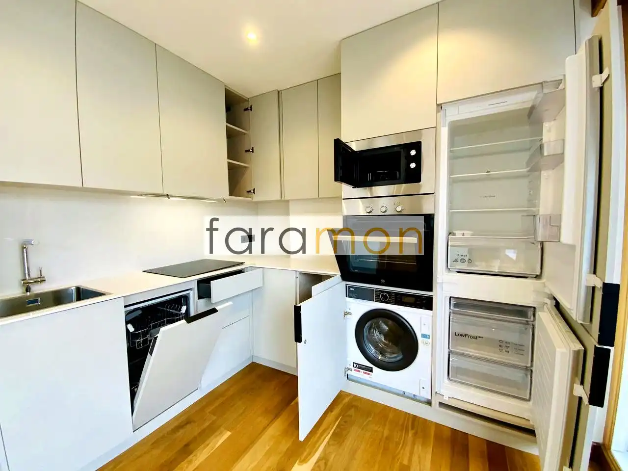 Kitchen of Flat for rent in Vigo   with Heating, Terrace and Storage room