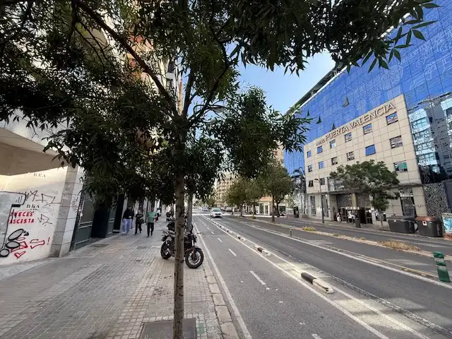 Vista exterior de Local en venta en Valencia