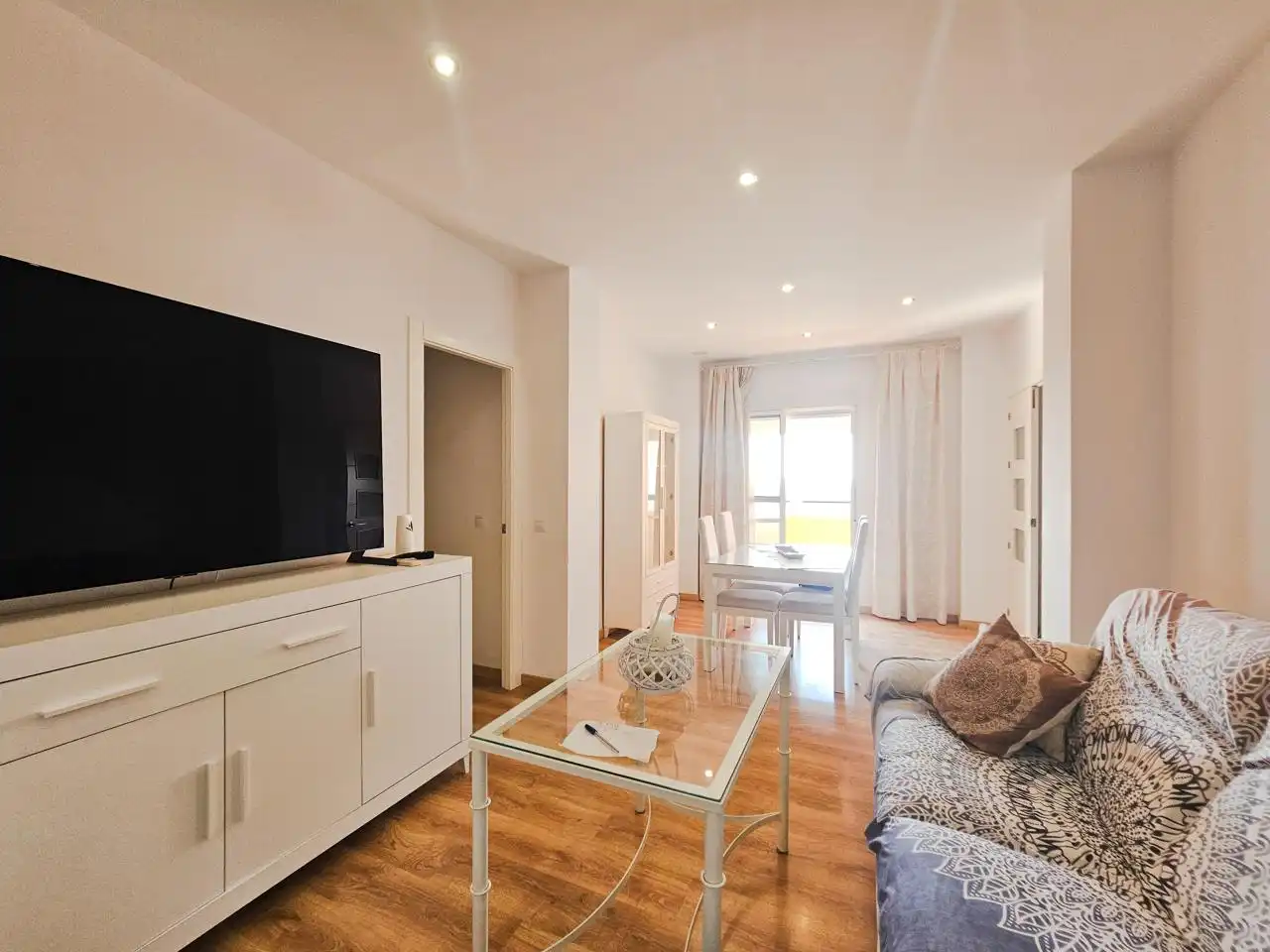 Sala d'estar de Pis de lloguer en Alcalá de Guadaira amb Aire condicionat, Terrassa i Moblat