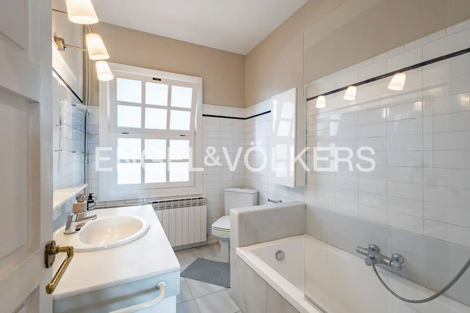 Baño de Piso en venta en Barcelona con Calefacción y Terraza
