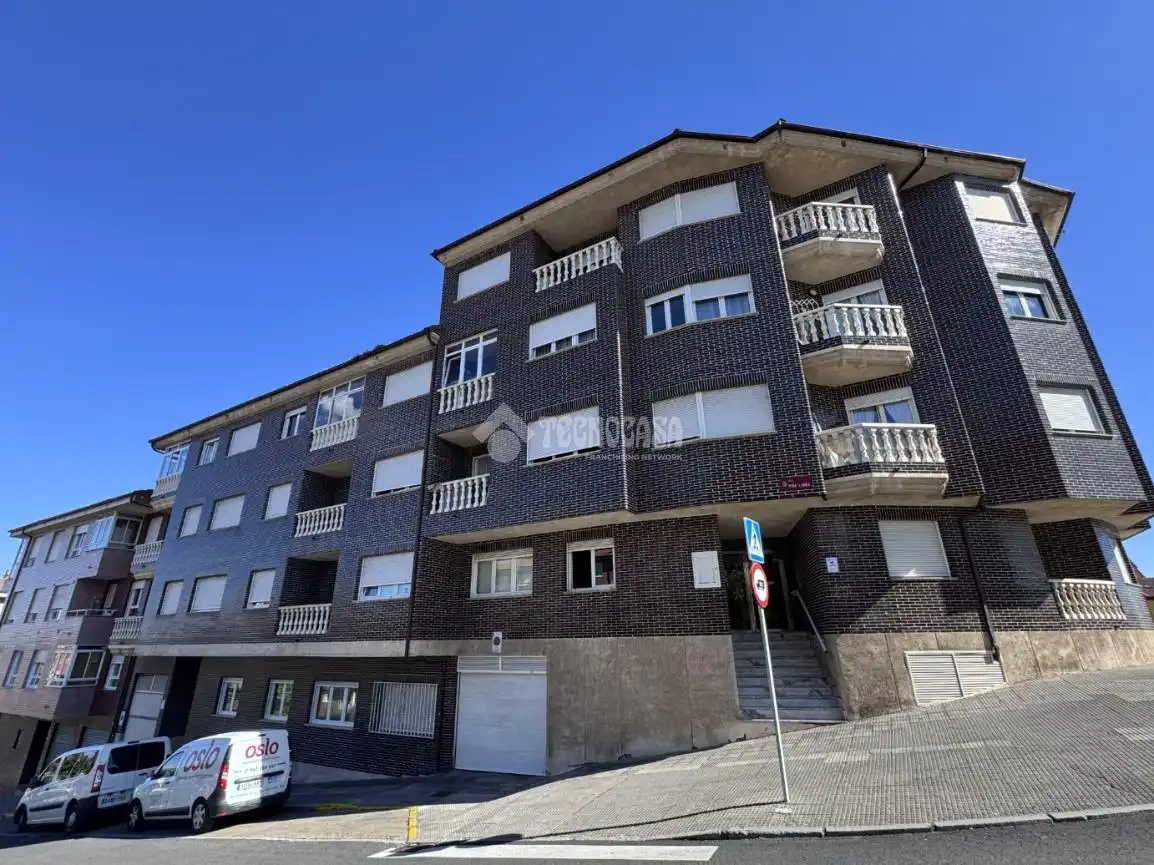 Vista exterior de Piso en venta en León Capital  con Calefacción, Parquet y Terraza