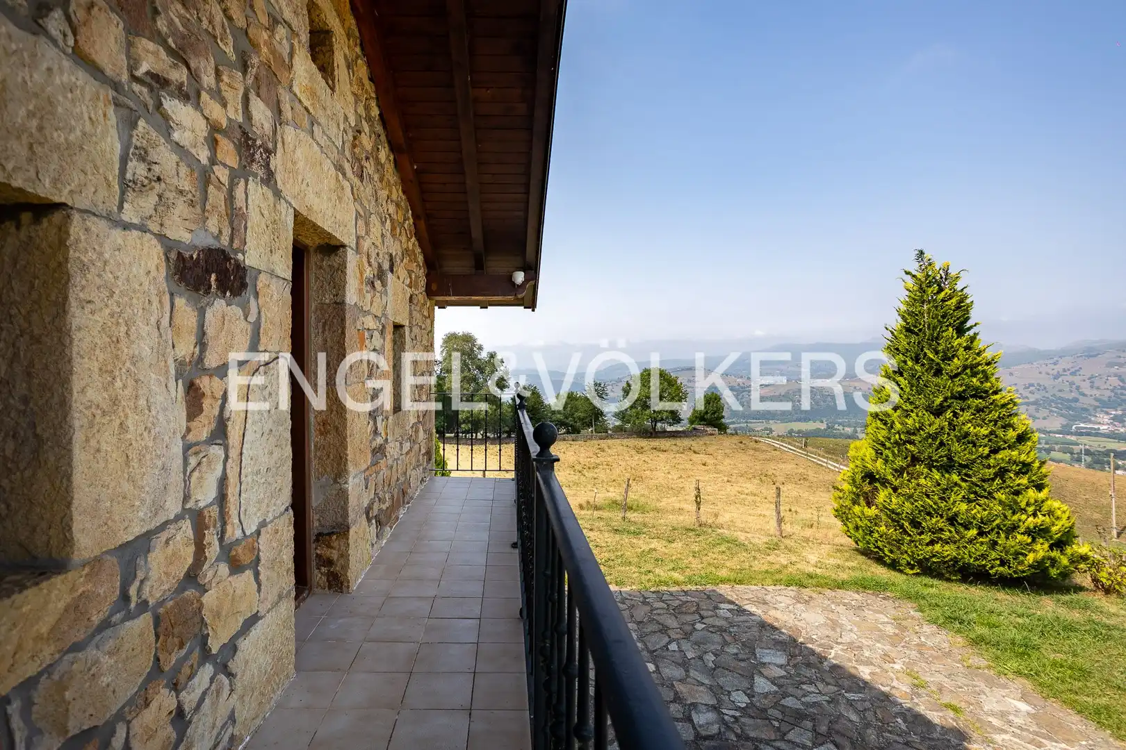Terraza de Finca rústica en venta en Villacarriedo con Calefacción, Jardín privado y Terraza