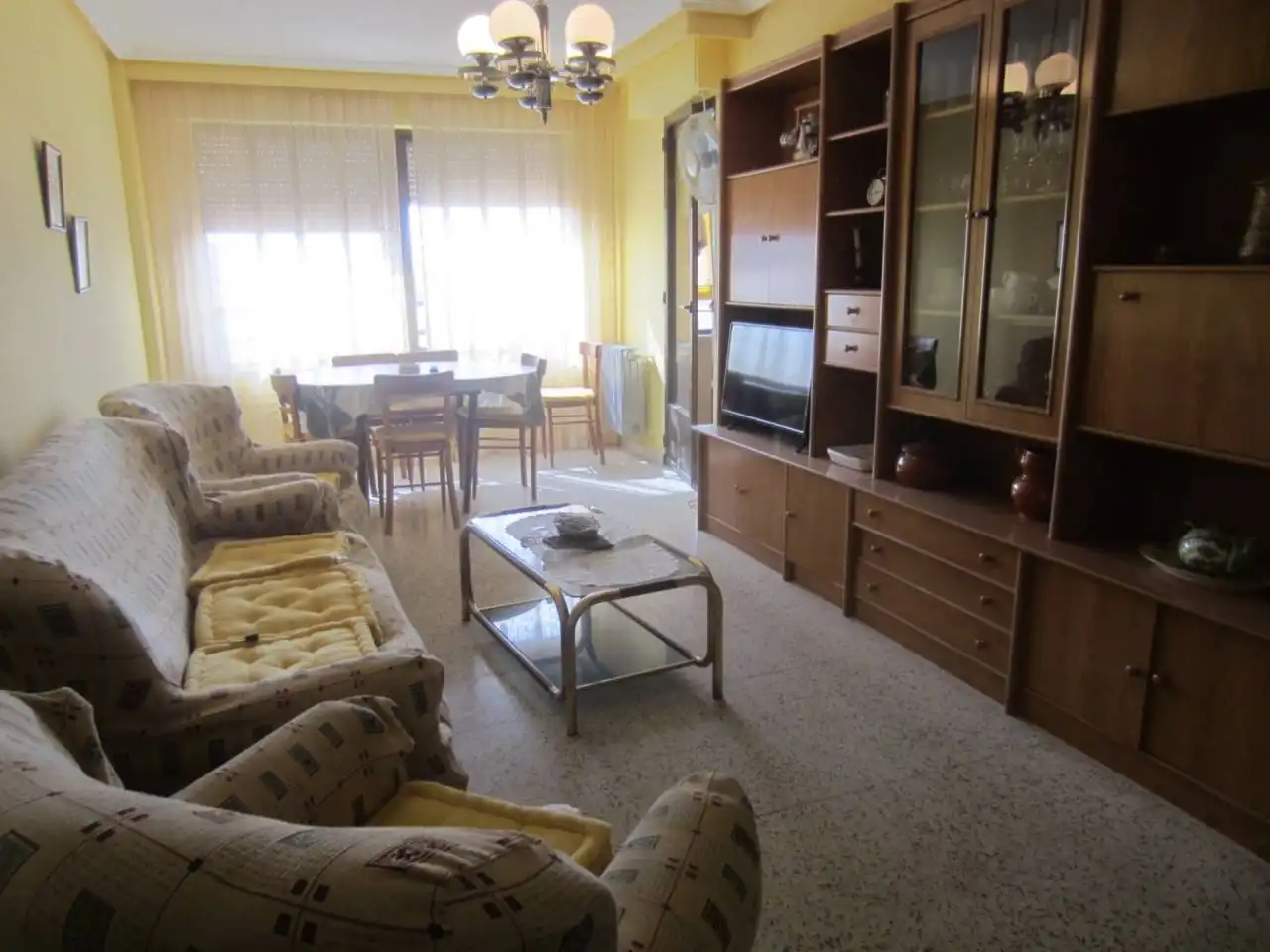 Sala de estar de Piso en venta en Sancti-Spíritus (Salamanca) con Calefacción, Terraza y Amueblado