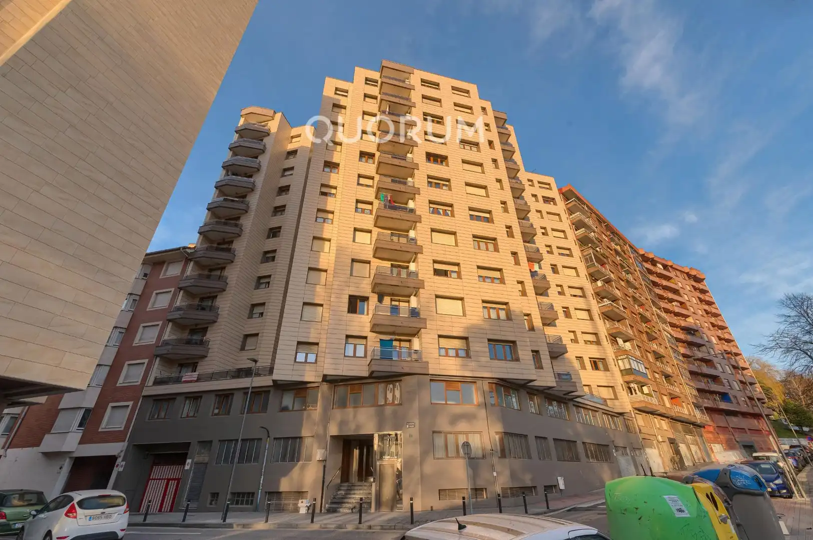 Vista exterior de Piso en venta en Basauri  con Calefacción, Trastero y Amueblado