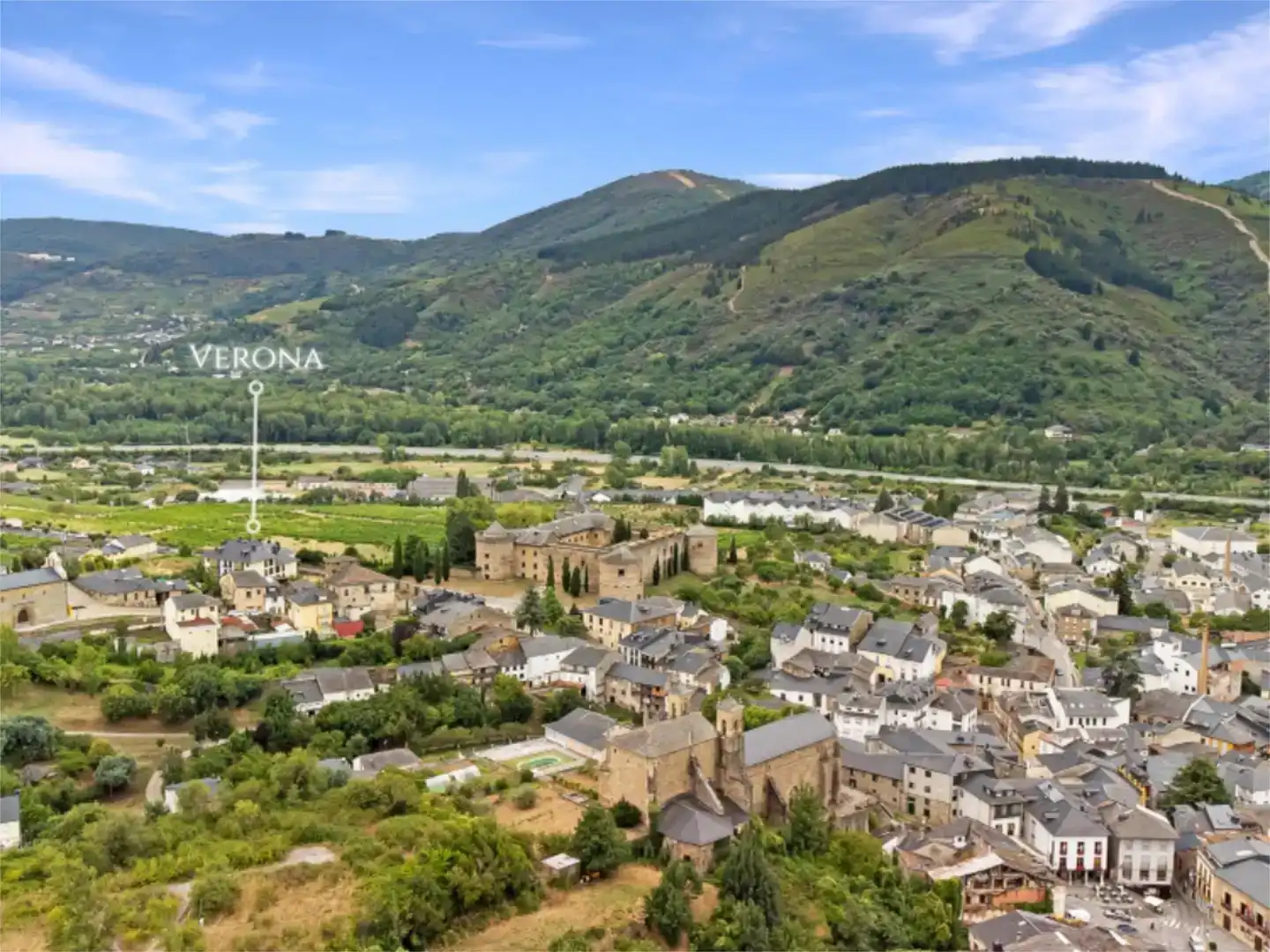 Vista exterior de Piso en venta en Villafranca del Bierzo, León