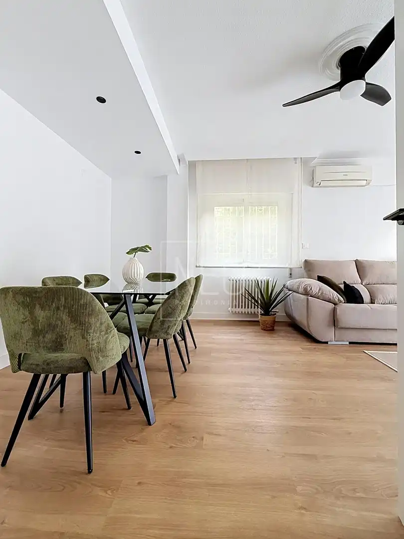 Sala d'estar de Casa adosada en venda en La Zubia amb Aire condicionat, Calefacció i Jardí privat