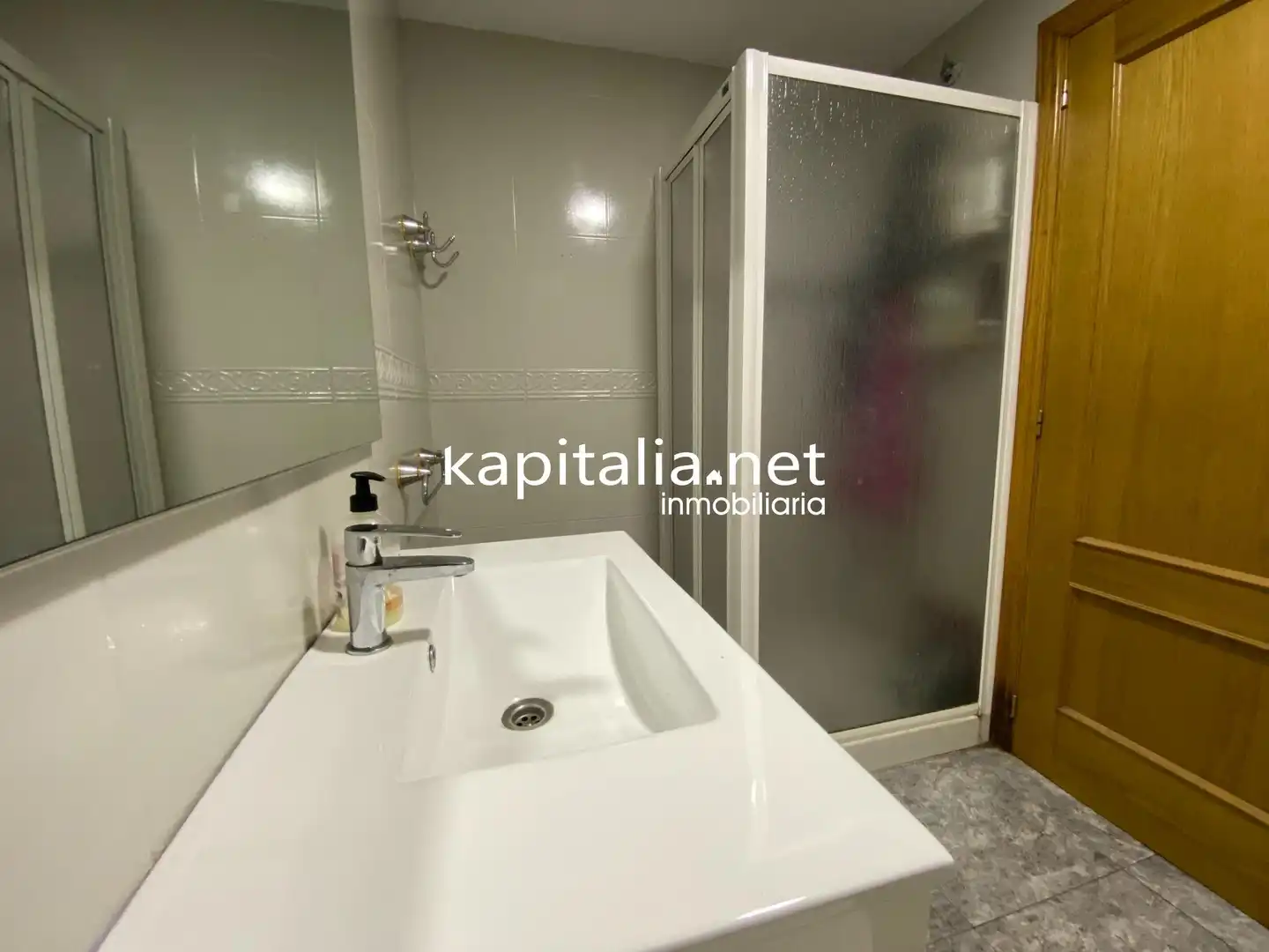 Baño de Piso en venta en Carcaixent con Aire acondicionado, Terraza y Amueblado