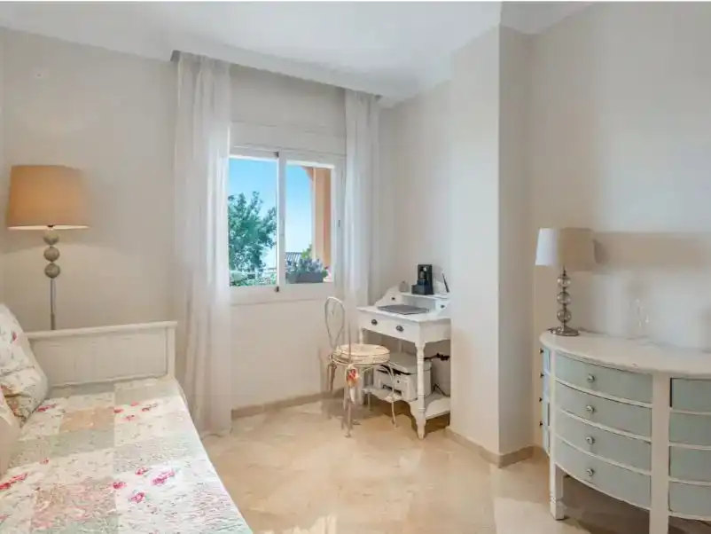 Dormitori de Apartament en venda en Ojén amb Aire condicionat, Piscina i Balcó
