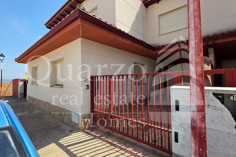 Vista exterior de Casa o chalet en venta en Lucillos con Trastero