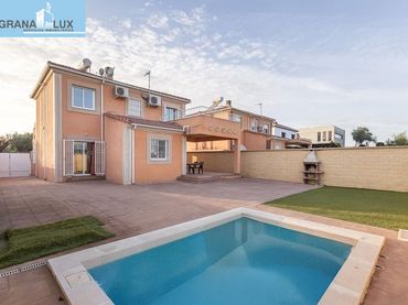 Villa con piscina in vendita a Calle Calle Venus