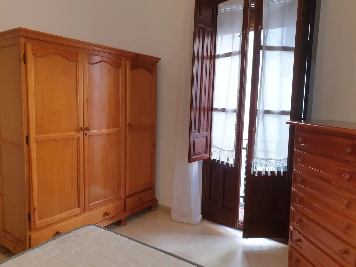 Habitación de Apartamento de alquiler en Granada con Calefacción y Amueblado