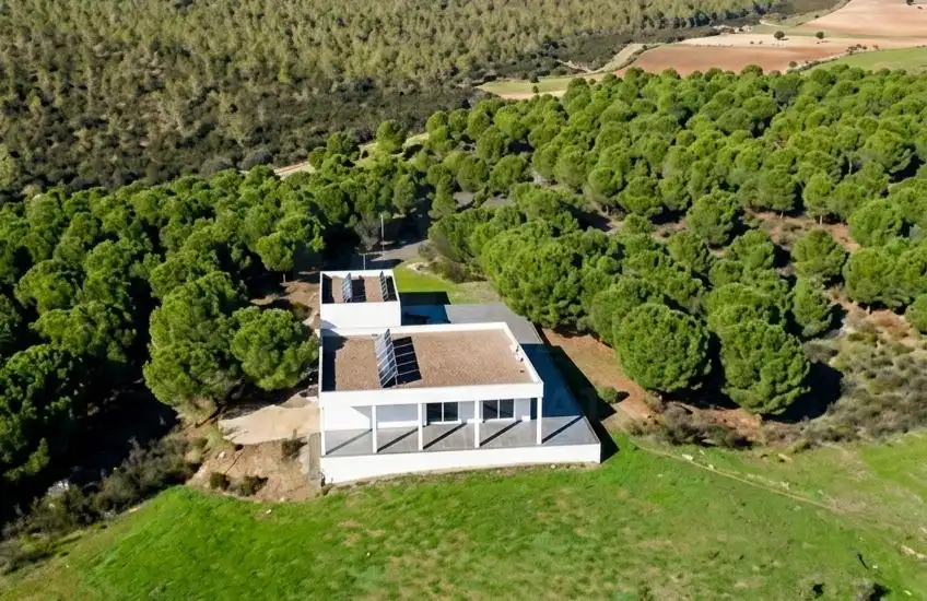 Vista exterior de Casa o xalet en venda en Alburquerque amb Calefacció i Piscina