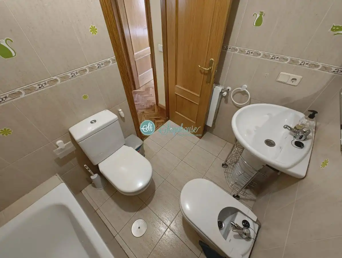 Bathroom of Flat for sale in Segovia  with Heating, Storage room and Furnished