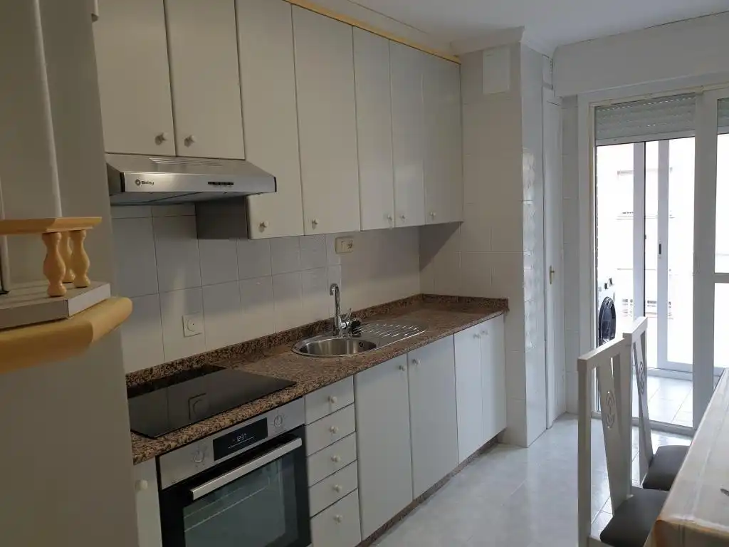 Küche von Wohnung zur untervermieten in Ourense Capital  mit Heizung, Parkett und Balkon