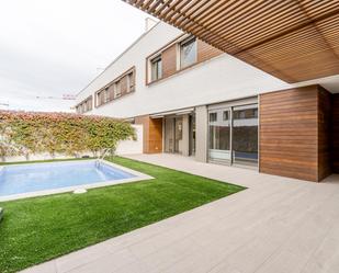 Exterior view of Single-family semi-detached to rent in Sabadell  with Air Conditioner, Terrace and Swimming Pool