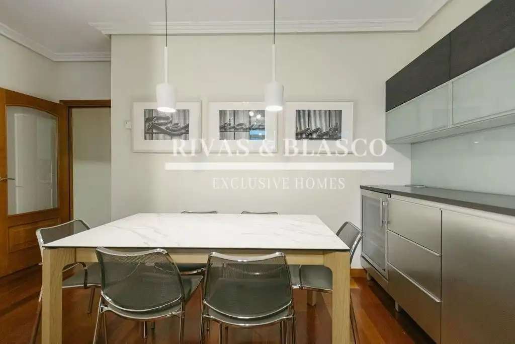 Menjador de Apartament de lloguer en Donostia - San Sebastián  amb Aire condicionat, Calefacció i Moblat