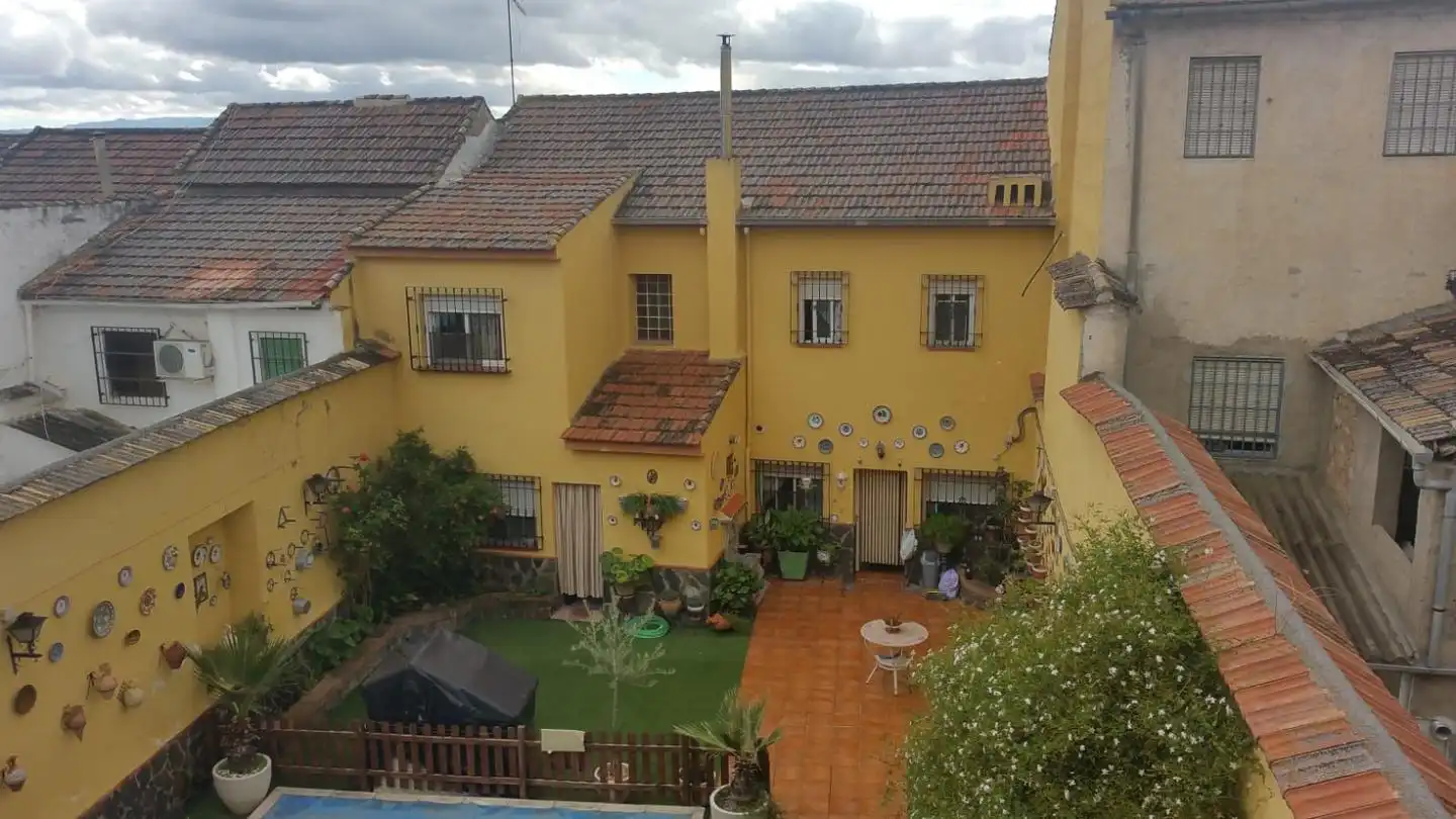 Jardín de Planta baja en venta en Pinos Puente con Piscina comunitaria