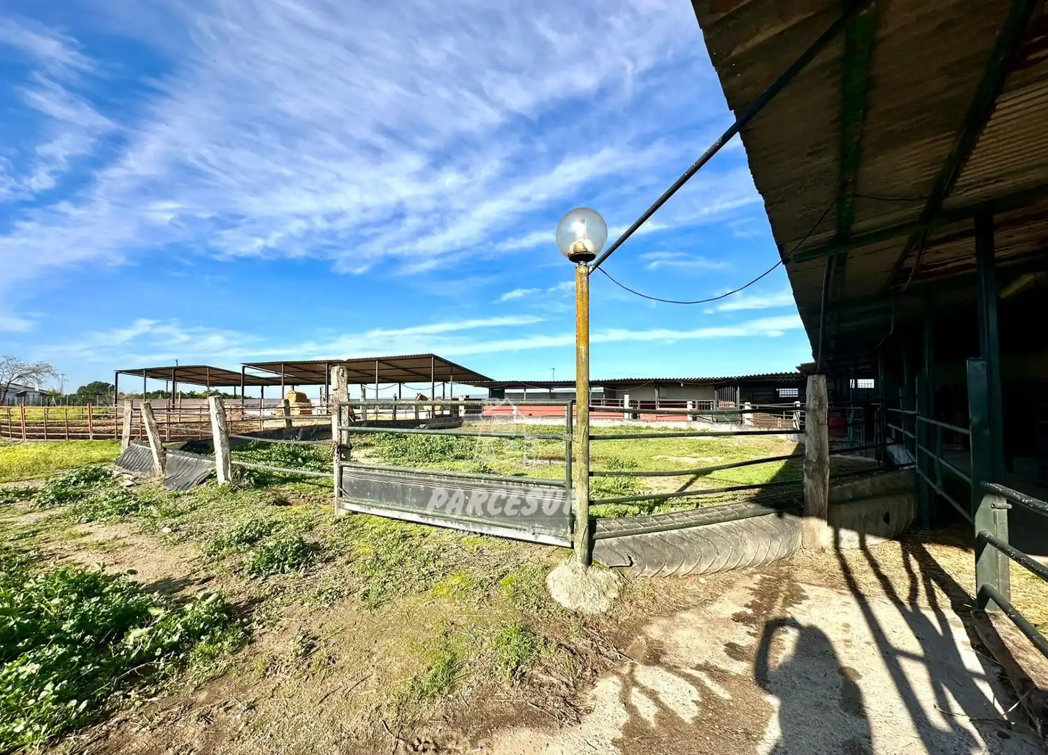 Außenansicht von Country house zum Verkauf in Córdoba mit Schwimmbad