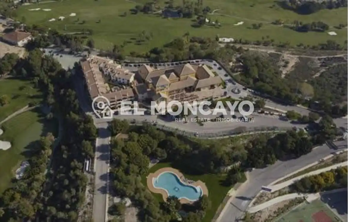 Vista exterior de Casa adosada en venda en Orihuela amb Aire condicionat, Calefacció i Jardí privat